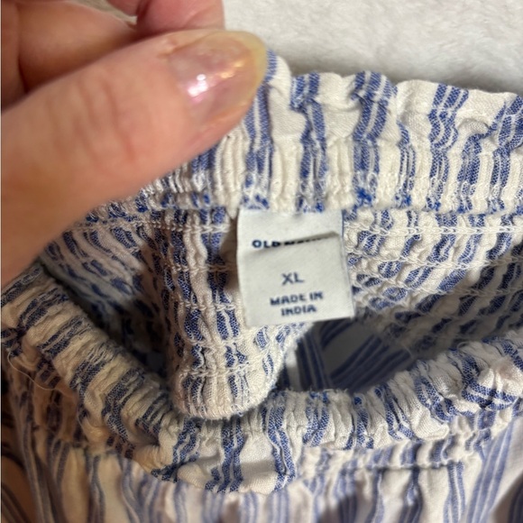 Old Navy Embroidered Smocked Tie Shoulder Striped Blue Sleeveless Boho Top XL - Picture 3 of 15